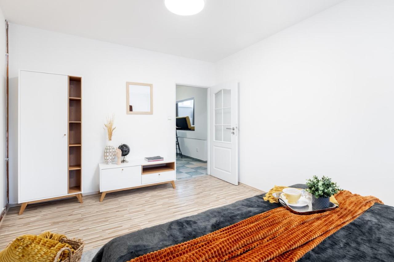 زنويمو Wine & Bike City Tower Apartments المظهر الخارجي الصورة