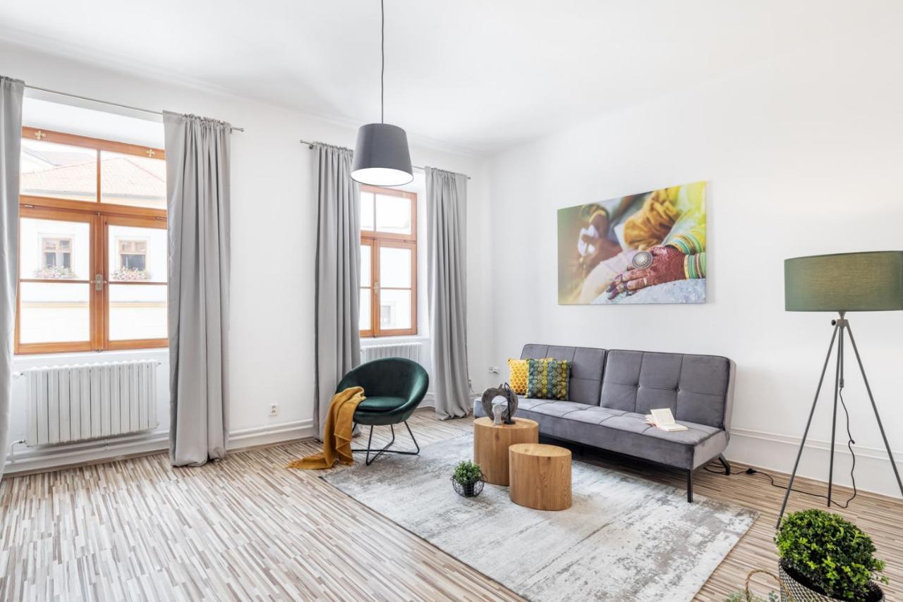 زنويمو Wine & Bike City Tower Apartments المظهر الخارجي الصورة