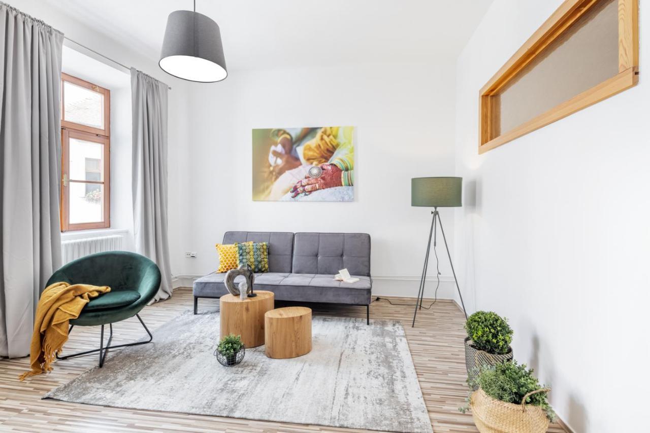 زنويمو Wine & Bike City Tower Apartments المظهر الخارجي الصورة