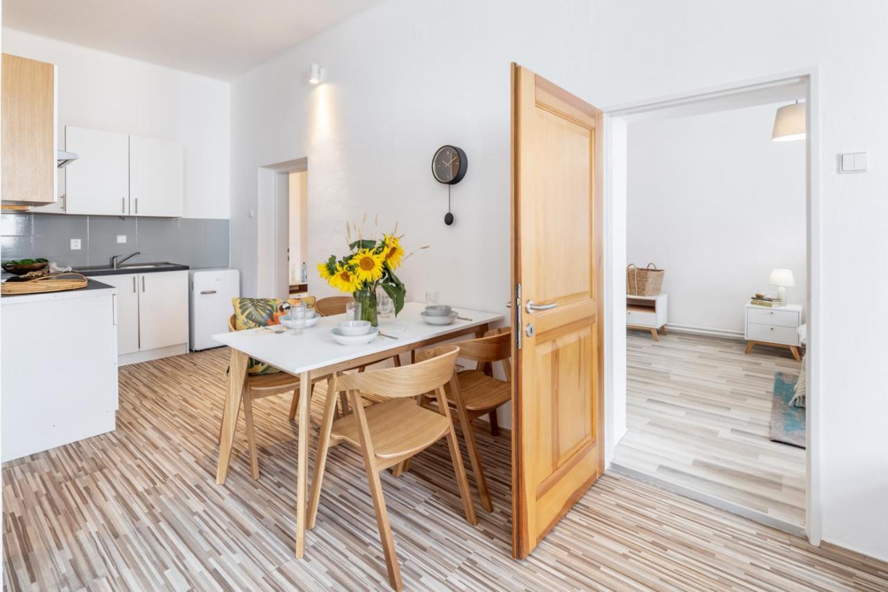 زنويمو Wine & Bike City Tower Apartments المظهر الخارجي الصورة